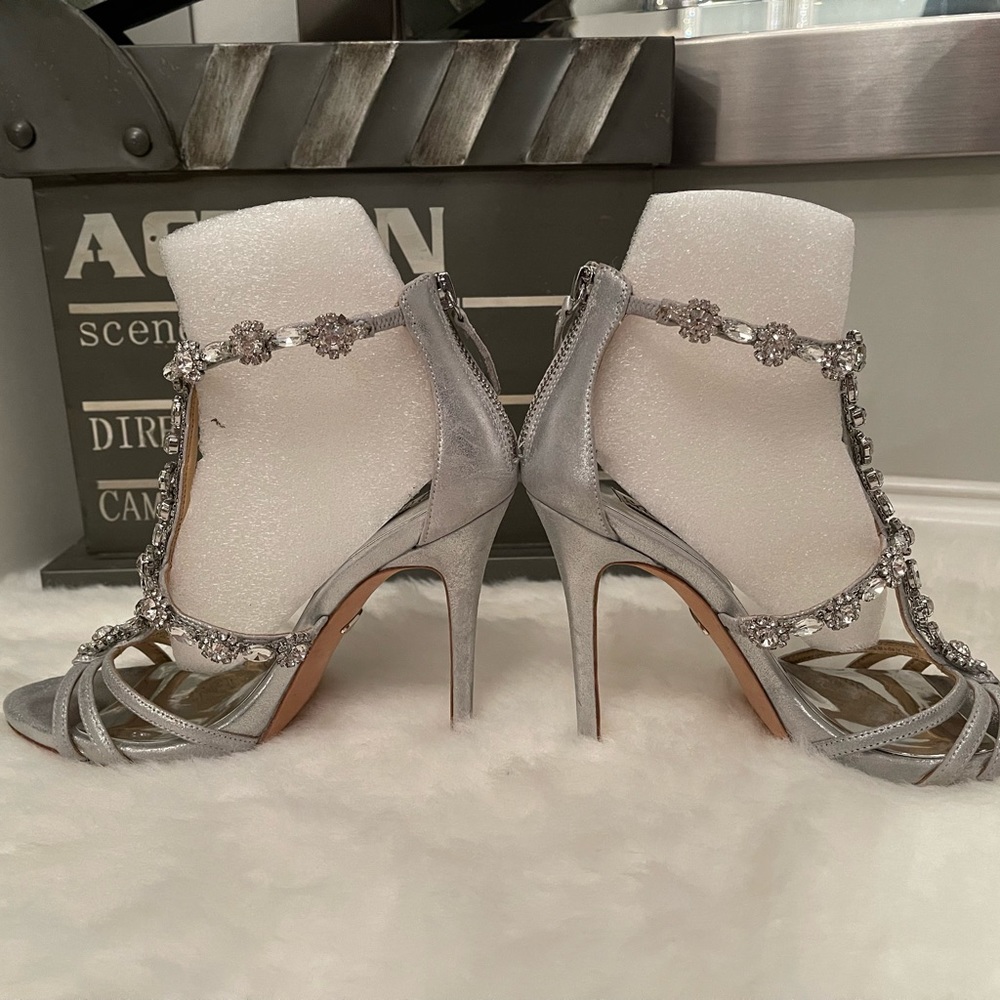 EUC ‘Thelma’ Pump by Badgley Mischka - Picture 4 of 14